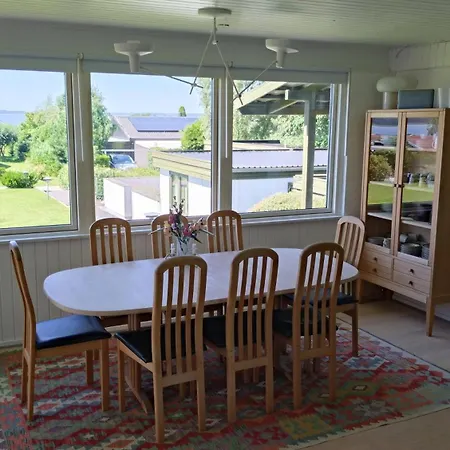 Cozy Summerhouse With Spectacular Views Vakantiehuis